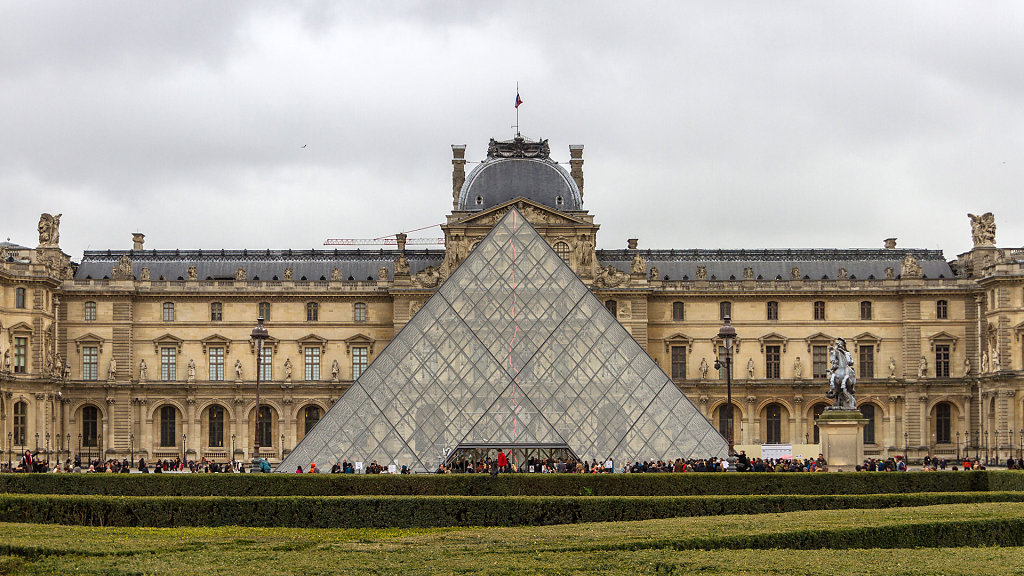 Pyramide du Louvre