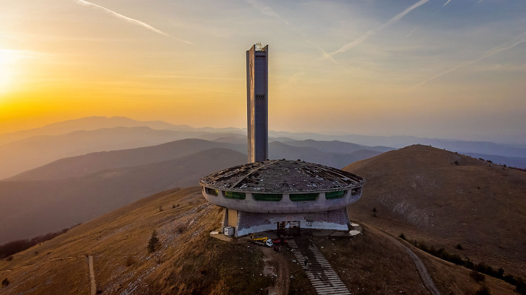  Buzludzha Monument - Паметникът на Бузлуджа 