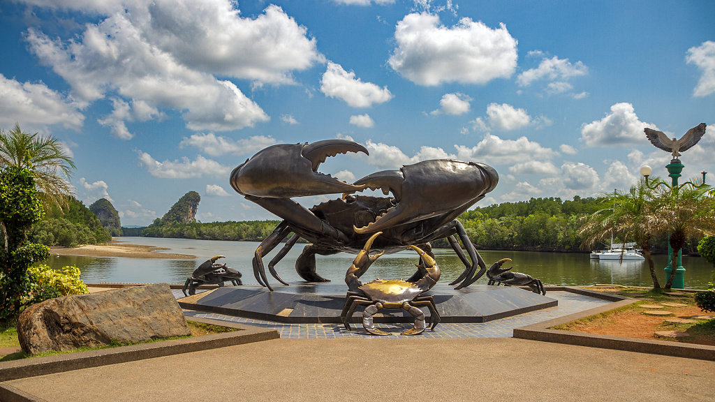 The Mud Crabs Sculpture // ประติมากรรมปูดำ