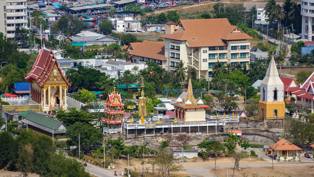 Wat Khao Sanam Chai