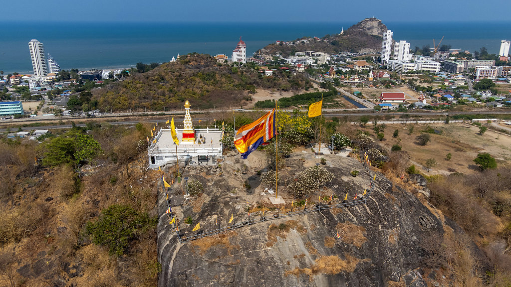 Wat Khao Sanam Chai