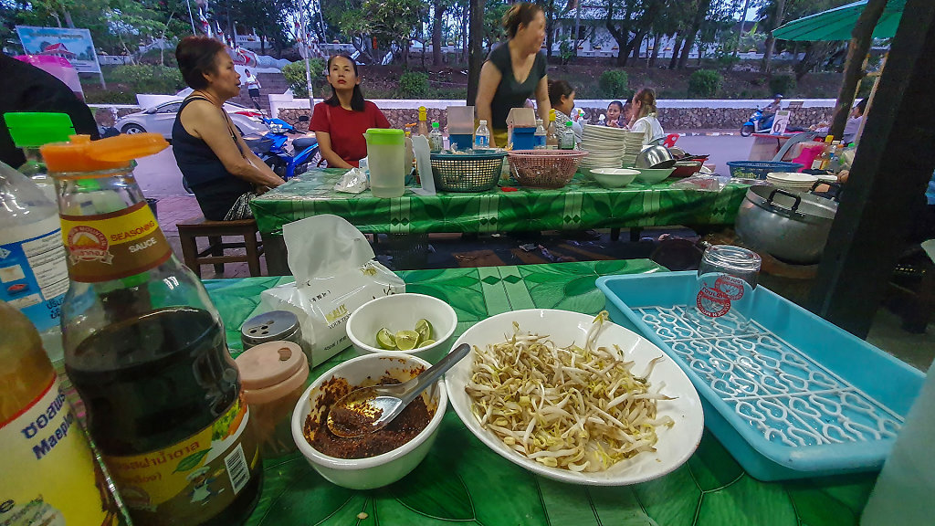 ร้านข้าวเปียกหัวเซียง Restaurant