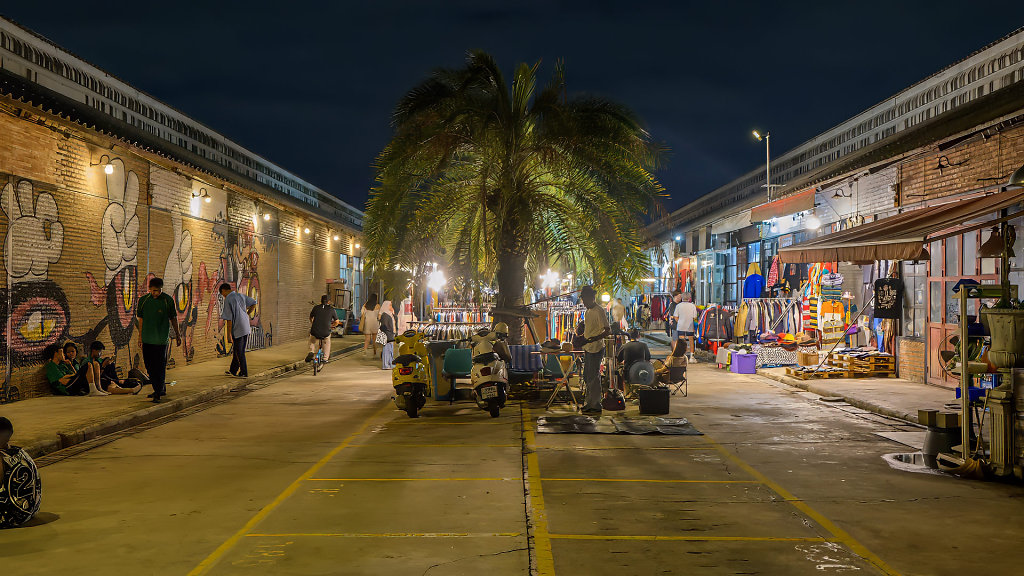Srinagarindra Train Night Market
