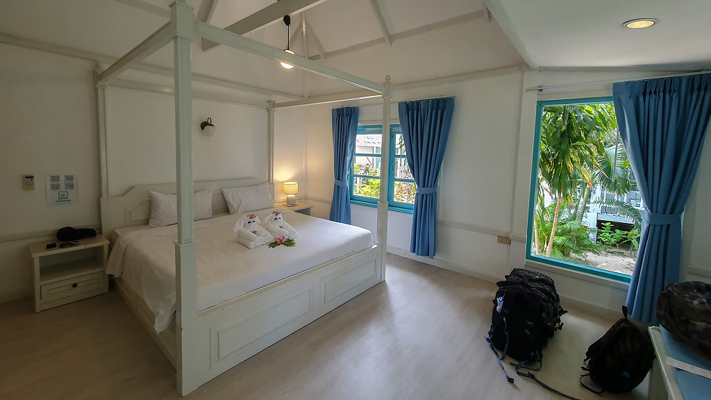 Sand Sea //  โรงแรมแซนด์ ซี บีช รีสอร์ท