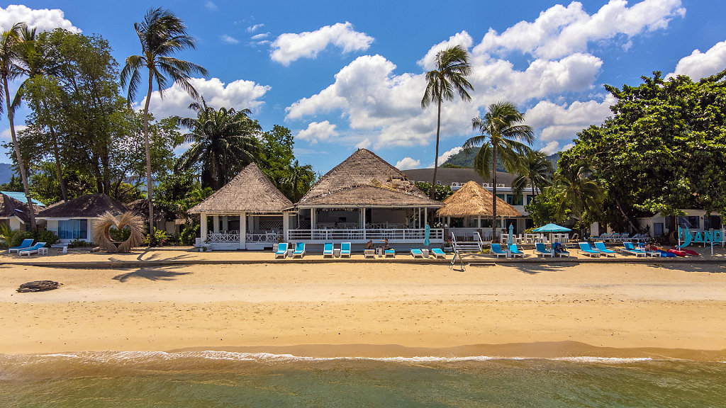 Sand Sea //  โรงแรมแซนด์ ซี บีช รีสอร์ท
