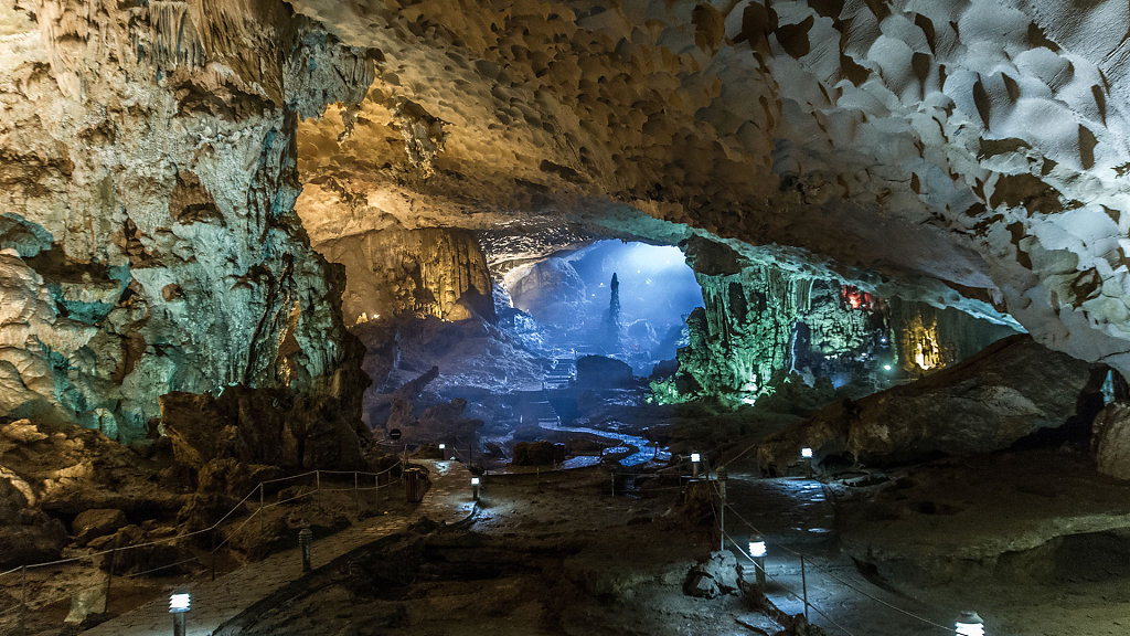 Thien Cung Cave