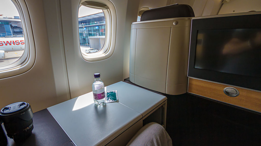 LX 2156 (Boeing 777 / Seat 9A)