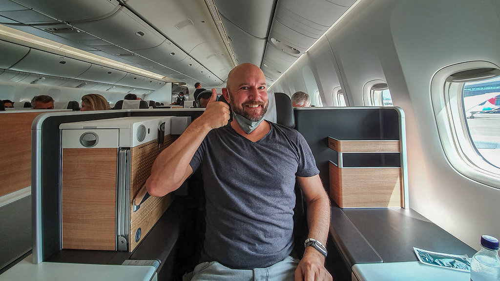 LX 2156 (Boeing 777 / Seat 9A)