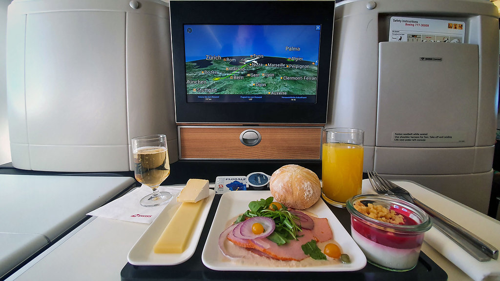 LX 2156 (Boeing 777 / Seat 9A)