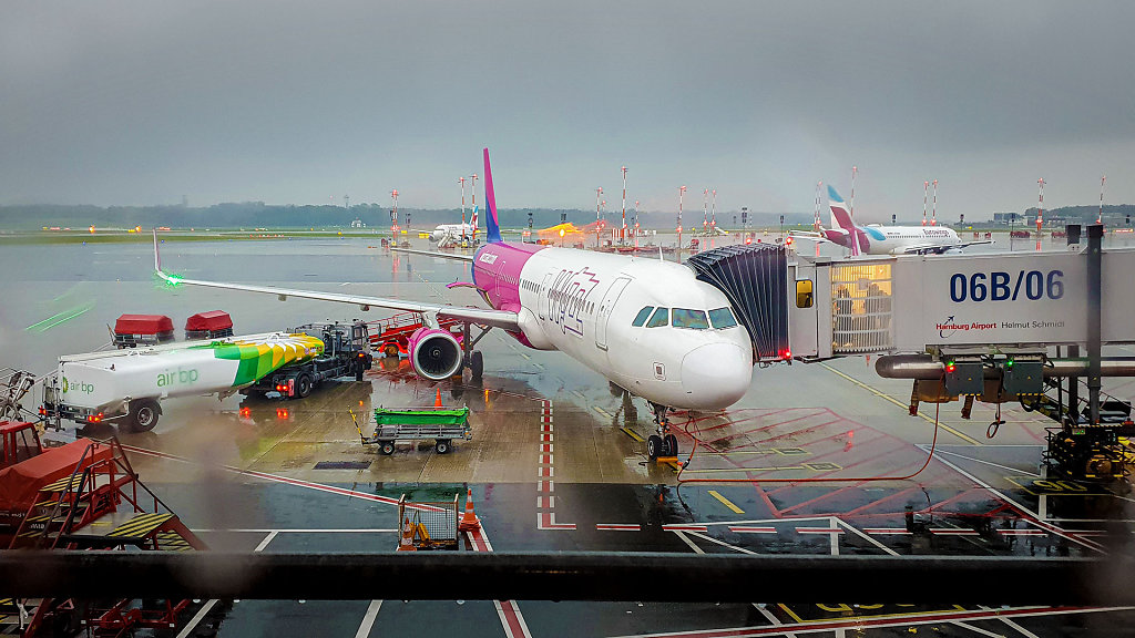 Wizz Air W6 3096 (HA-LXE - Airbus A321-231)
