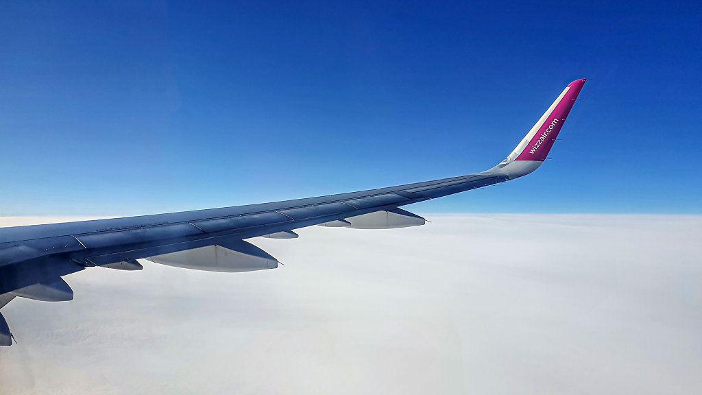 Wizz Air W6 3096 (HA-LXE - Airbus A321-231)