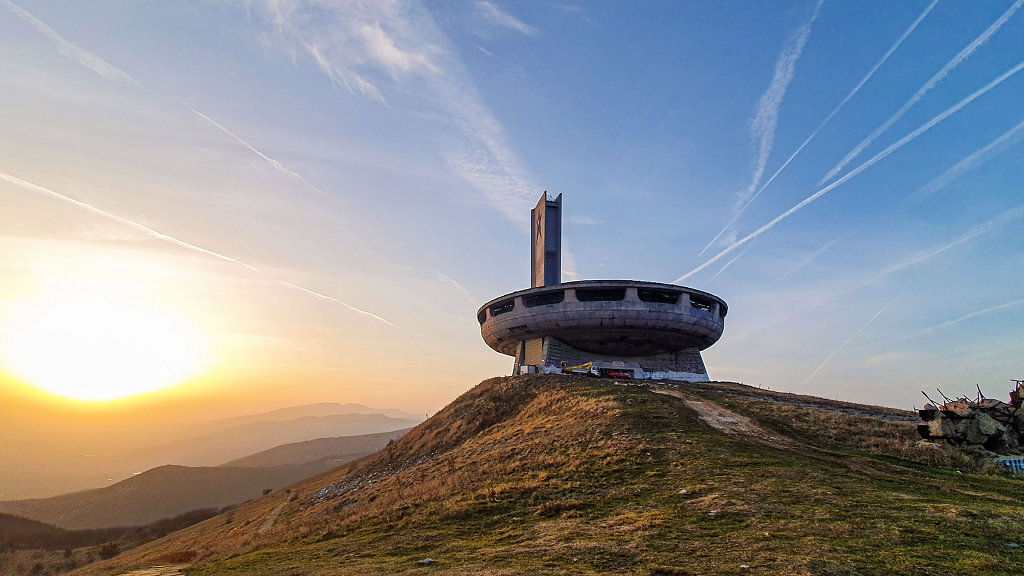  Buzludzha Monument - Паметникът на Бузлуджа 