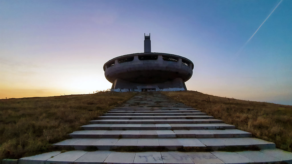  Buzludzha Monument - Паметникът на Бузлуджа 