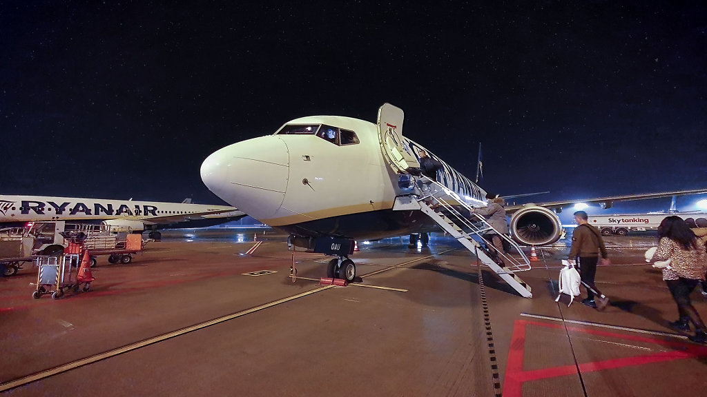 Ryanair FR1848 (Boeing 737-800 9H-QAU)