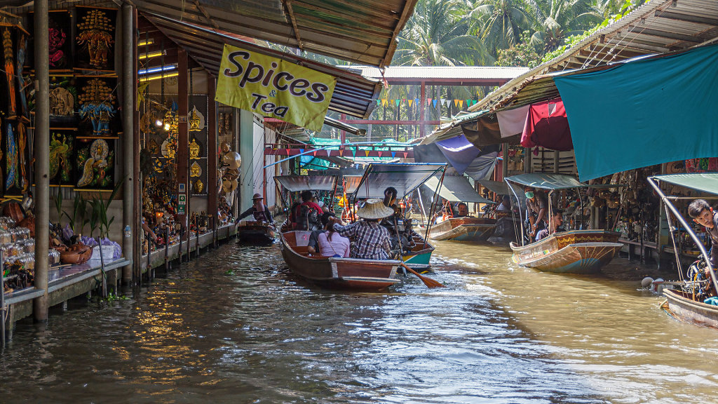 Damnoen Saduak Floating Market