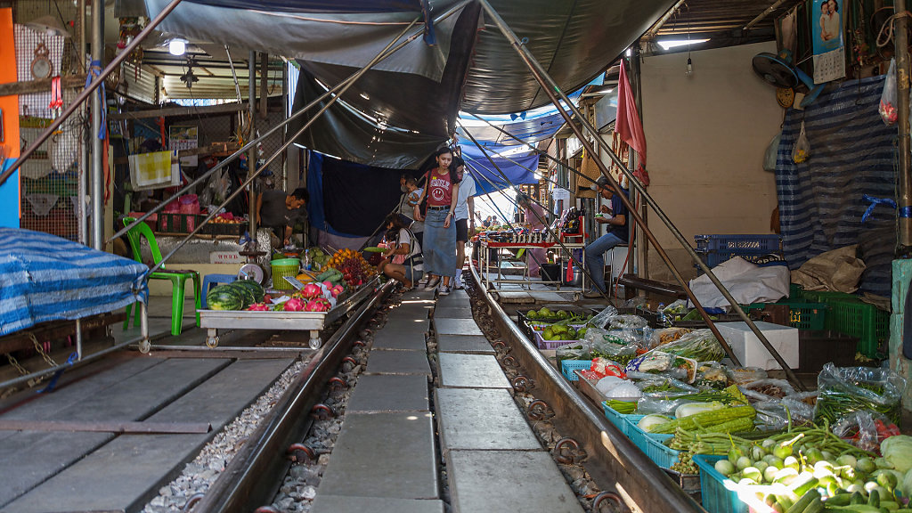 Talad Rom Hub Market // ตลาดร่มหุบ สมุทรสงคราม 