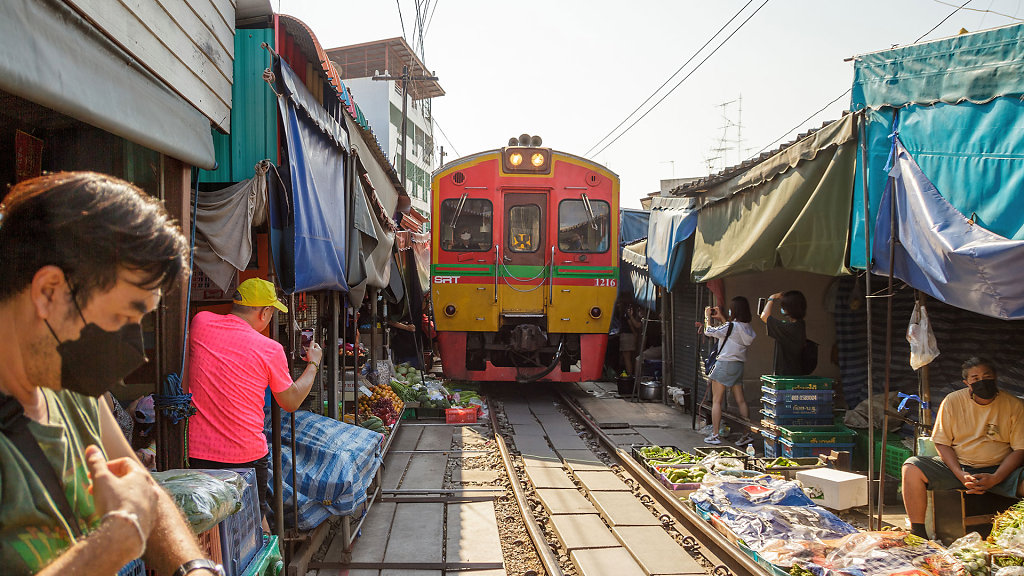 Talad Rom Hub Market // ตลาดร่มหุบ สมุทรสงคราม 