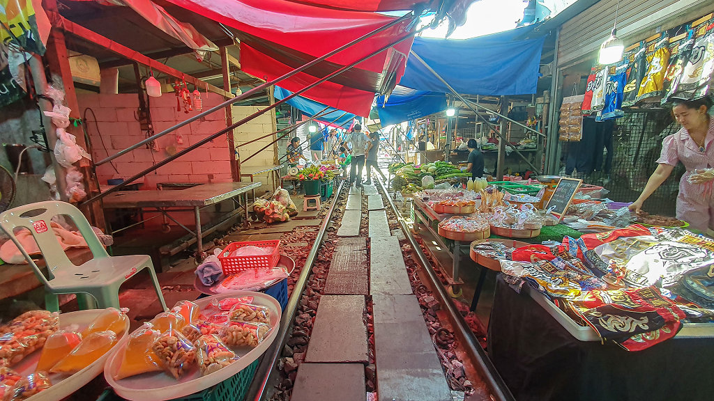 Talad Rom Hub Market // ตลาดร่มหุบ สมุทรสงคราม 