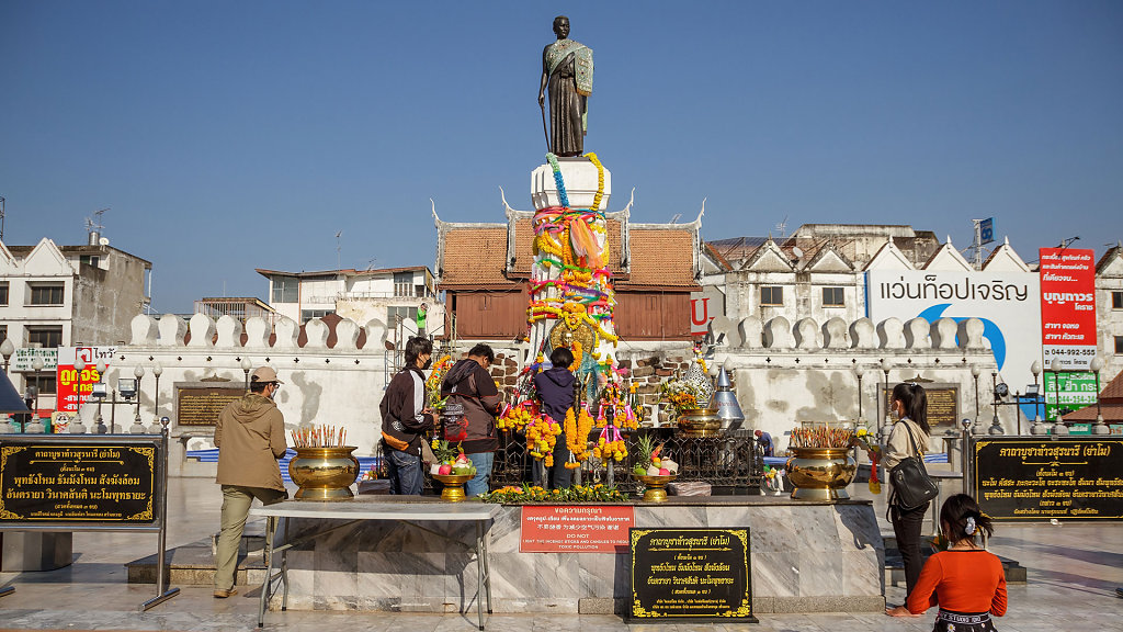 Thao Suranari (Ya Mo) Monument