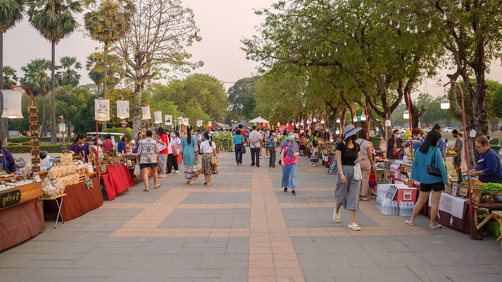 Friday and Saturday night market
