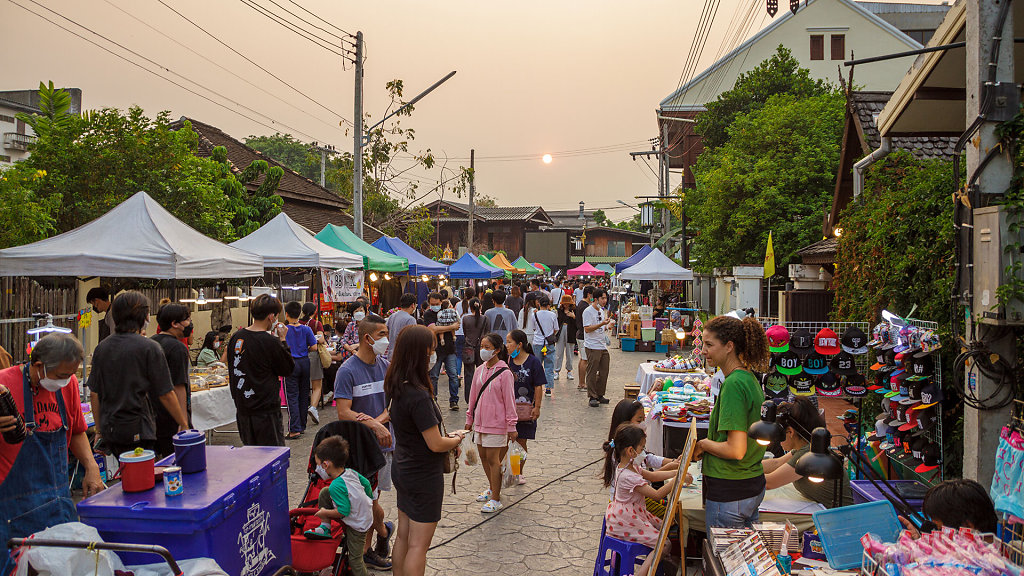 Kad Kong Ta Street Market