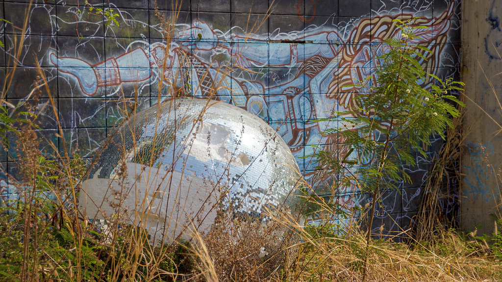 Graffiti Abandoned Factory // โกดังบ่อฝ้าย