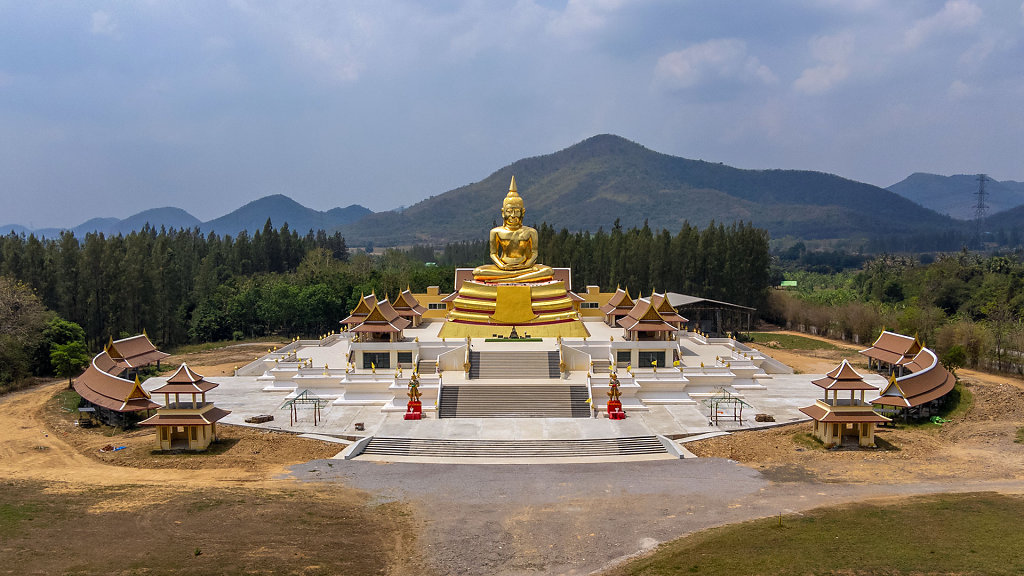 Luang Pho Sothon // หลวงพ่อโสธรสีทององค์ใหญ่
