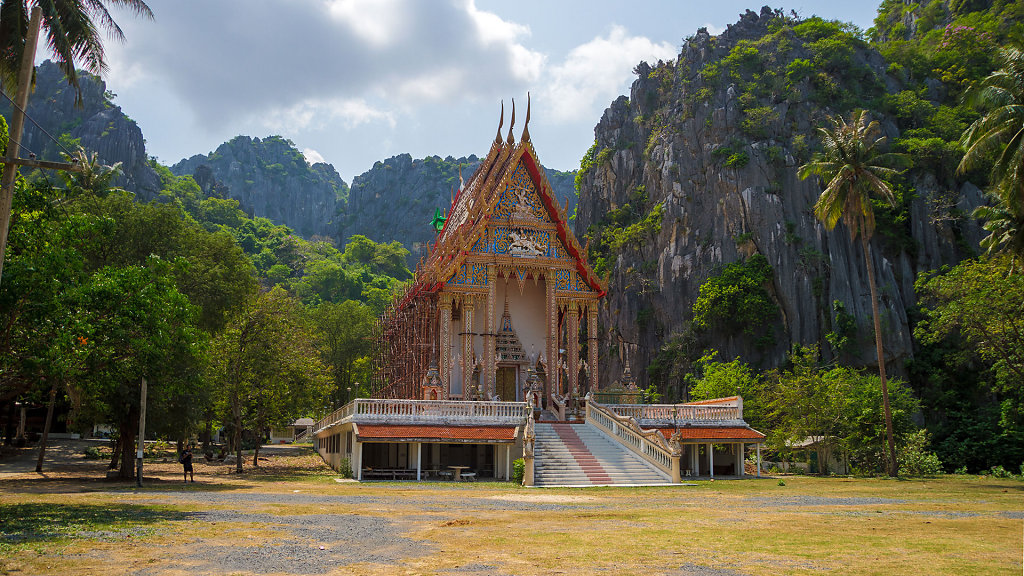 Wat Khao Daeng // วัดเขาแดง