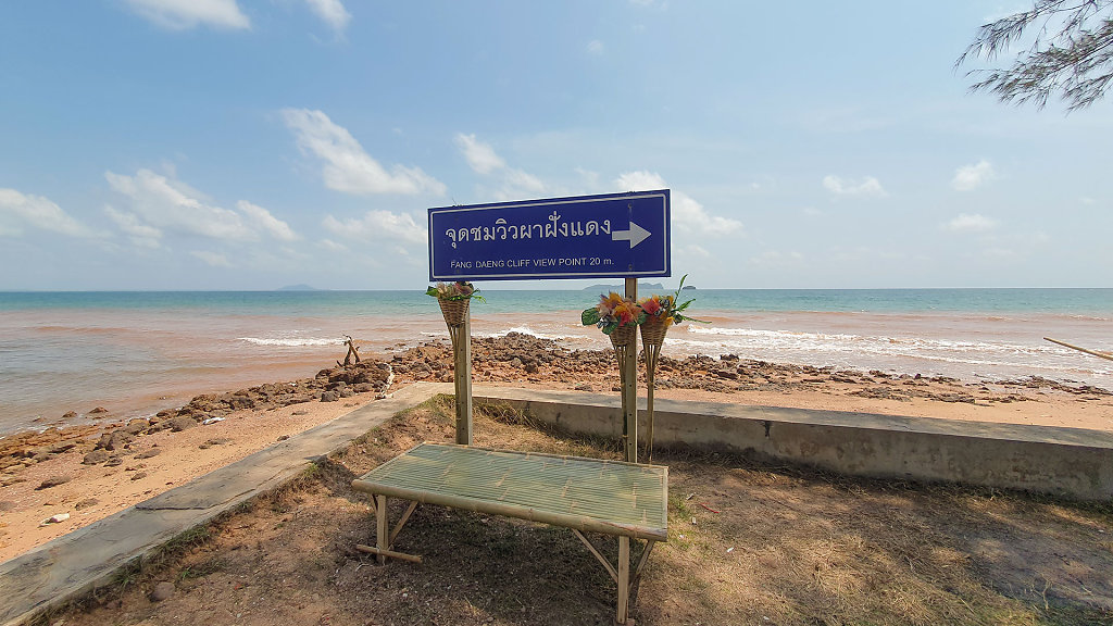 Red Cliffs // ผาฝั่งแดง