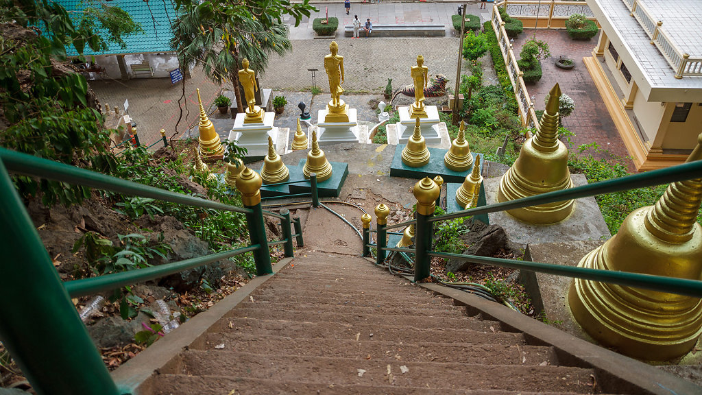 Stairs to Hilltop Pagoda // บันไดขึ้น-ลงเขาวัดถ้ำเสือ