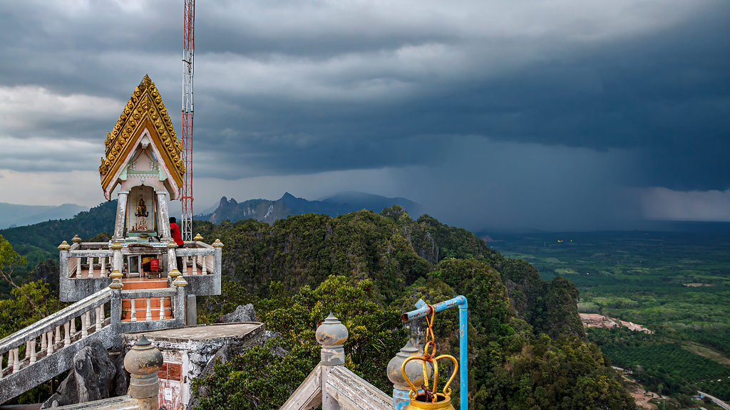 Viewpoint at Tiger Cave Temple // จุดชมวิววัดถ้ำเสือ/