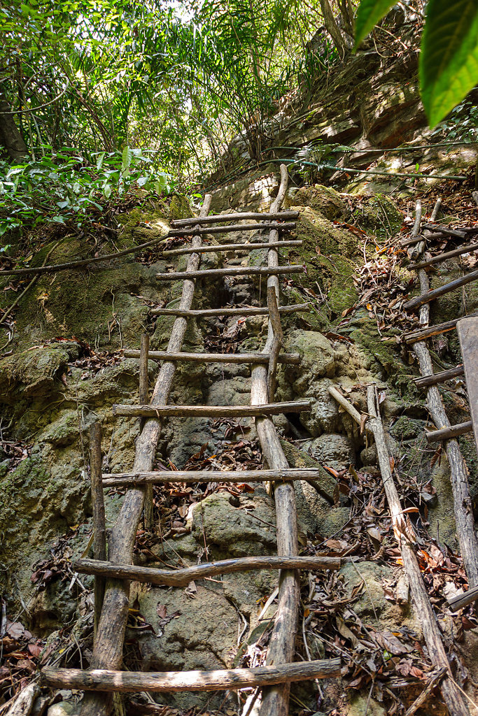 Tham Khao Mai Khew