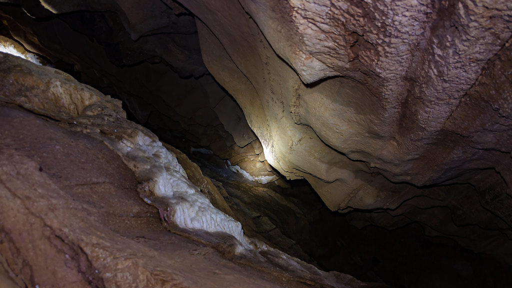 Tham Khao Mai Khew