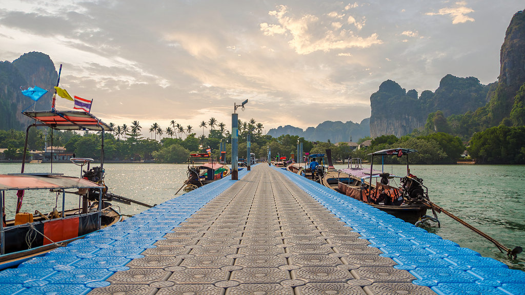 Floating Pier East Railay