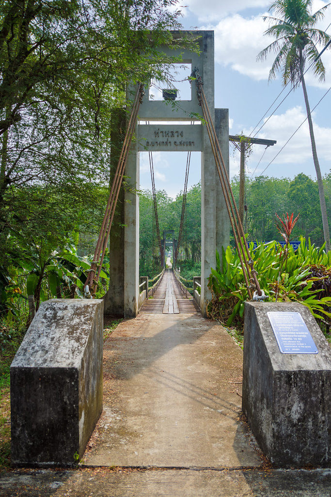 Tha Luang Suspension Bridge