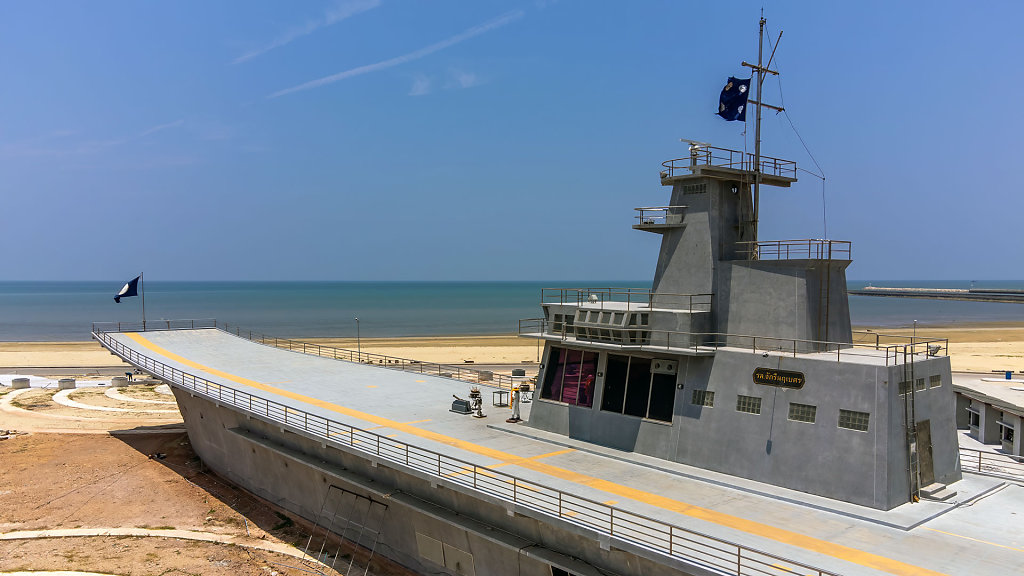 Chakri Naruebet Replica