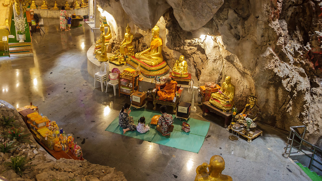 Khao Yoi Cave