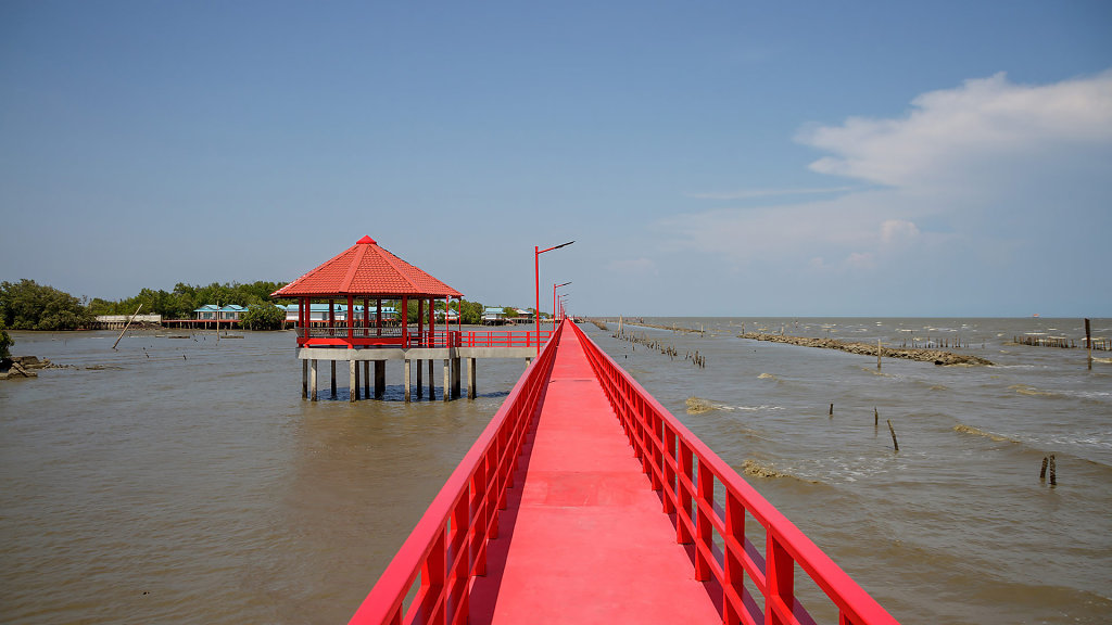 The Red Bridge (Dolphin Watching Area) // สะพานแดง จุดชมวิวปลาโลมา