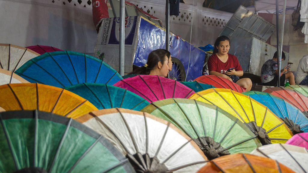 Night Market // ຕະຫຼາດກາງຄືນ