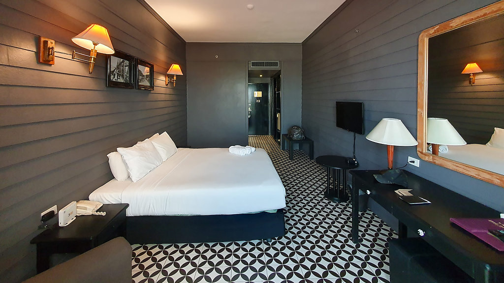 Naphalai Hotel // โรงแรมนภาลัย